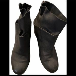Max edition black faux suede leather booties size 8